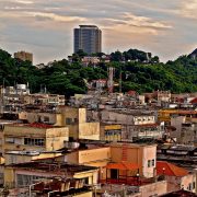 IZOLACIJA U BRAZILSKIM FAVELAMA  Lokalne bande samoinicijativno uvele mere