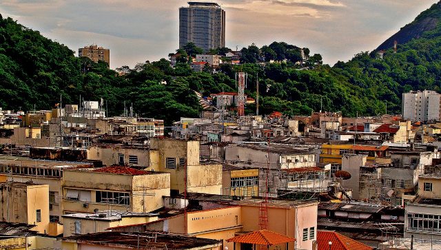 IZOLACIJA U BRAZILSKIM FAVELAMA  Lokalne bande samoinicijativno uvele mere