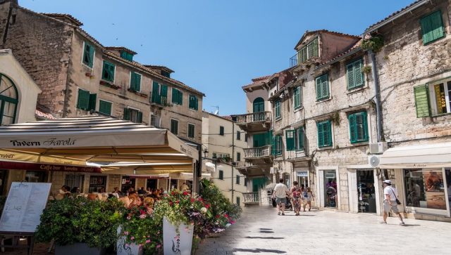 PREPOLOVLJEN BROJ TURISTA U Splitu 50 odsto manja poseta