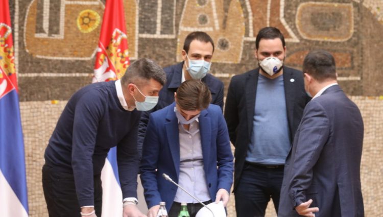 OTVARAJU SE TERETANE, FRIZERSKI SALONI… Vlada Srbije ublažava mere u borbi  sa korona virusom