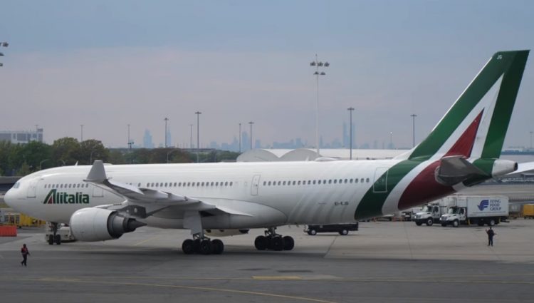 ALITALIA PREŽIVALJAVA ZAHVALJUJUĆI ZAJMOVIMA Italijanska aviokompanija od države može da dobije oko 200 miliona evra