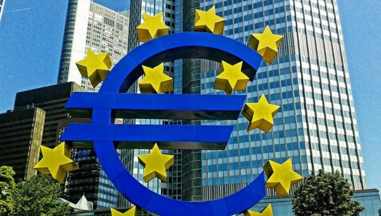 GUVERNER ECB UPOZORILA:  Evrozonu čeka veliki pad prizvodnje