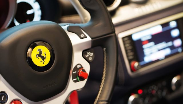 BUĐENJE AUTOMOBLISKE INDUSTRIJE U EVROPI  Renault radi u Portugalu, Ferrari testira radnike na Covid-19