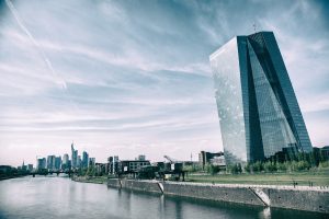 ECB namerava da podigne kamatne stope u decembru ECB namerava da podigne kamatne stope u decembru