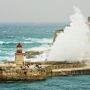 UDES 64 MIGRANATA U MEDITERANU Malteška mornarica spasila brodolomnike