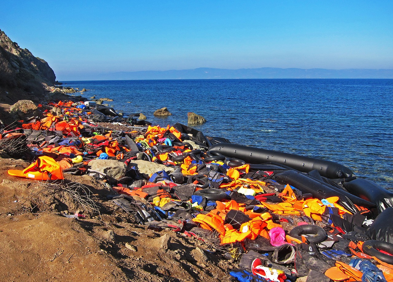 Η ΕΛΛΑΔΑ ΦΟΒΑΤΑΙ ΕΙΣΒΟΛΗ ΑΠΟ ΤΗ ΘΑΛΑΣΣΑ Η Τουρκία φέρεται να ετοιμάζεται να στείλει μολυσμένους μετανάστες