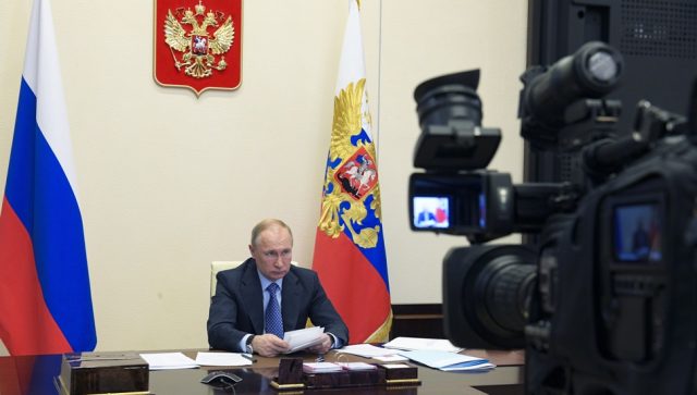 RUSIJA POVEĆALA PROIZVODNJU MEDICINSKE OPREME I LEKOVA Putin naložio izolaciju do 11. maja