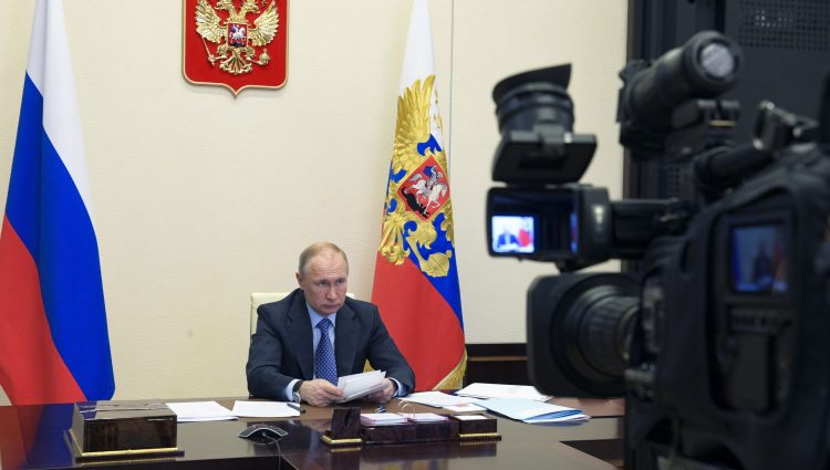 BUKTI EPIDEMIJA KORONE U RUSIJI  Putin razmatra angažovanje vojske protiv širenja virusa