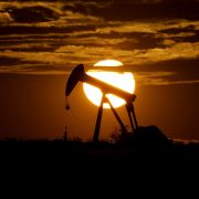 NAJZAD DOGOVOR O OGRANIČENJU PROIZVODNJE NAFTE Hitan sastanak OPEC+ u uskršnje popodne
