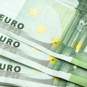 Većini mladih u Srbiji značila finansijska pomoć od 100 evra