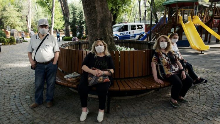 VIŠE TESTIRANIH, MANJE POZITIVNIH Zaraženo još 75 osoba u Srbiji, jedan smrtni slučaj