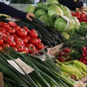 Cene povrća na pijacama diktiraju uvoznici i loši vremenski uslovi
