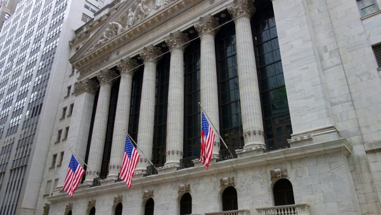 Vrednost akcija na berzi nastaviće da tone, predviđa Wall Street