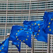 EU SPREMA PROTEKCIONISTIČKE MERE Zaštita od inostranih firmi sa državnom pomoći