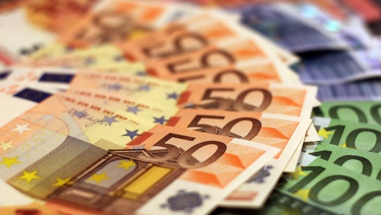 CRNA GORA SE ZADUŽILA 250 MILIONA EVRA Za finansiranje budžeta treba još 150 miliona evra
