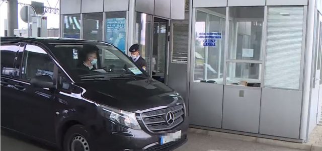 PUTNICIMA KOJI U GRČKU STIŽU 1. I 2. JULA “PROGLEDAĆE KROZ PRSTE” Za sve ostale, QR kod biće obavezan