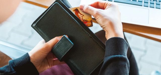 E-TRGOVINA U SRBIJI UDVOSTRUČENA TOKOM PANDEMIJE Korona virus menja navike potrošača