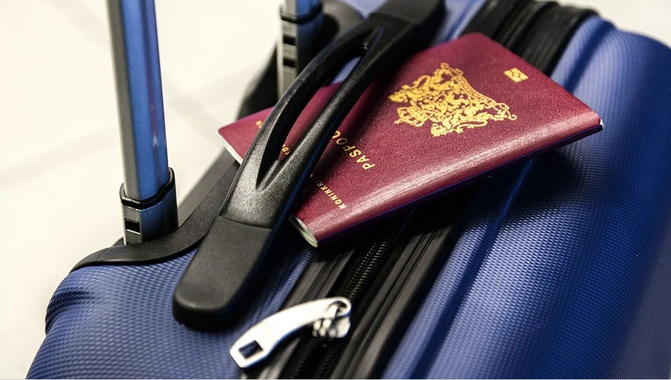 Kofer i pasoš