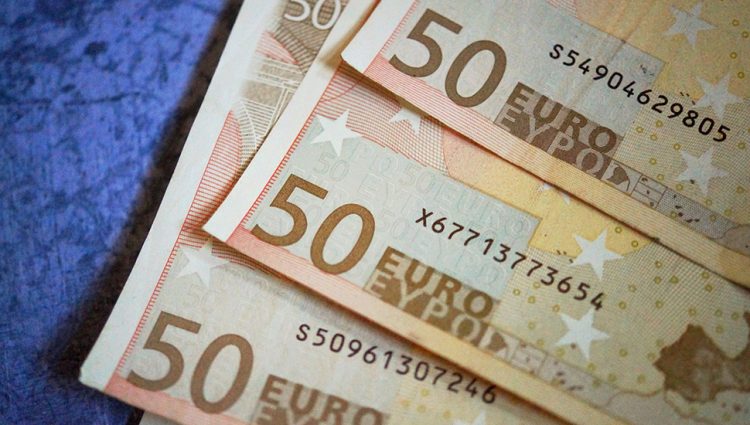 BANKE ODOBRILE 3,1 MILIJARDU EVRA KREDITA DO KRAJA JUNA Rast od 0,9 odsto na mesečnom nivou u Crnoj Gori