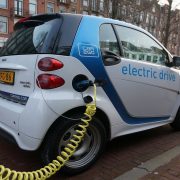 Cene električnih automobila sve brže rastu