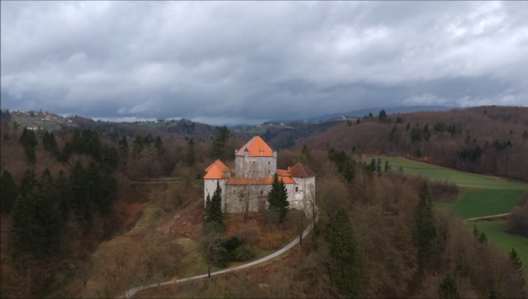 UŽIVANJE NA KRALJEVSKI NAČIN Srednjovekovni dvorac Mirna u Sloveniji novi vlasnik pretvara u terapeutski centar
