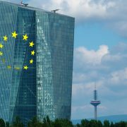 KREDITI ECB SA NEGATIVNOM KAMATOM Evropske banke se zadužile 1.300 milijardi evra