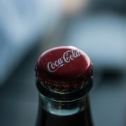 POPUŠTANJE MERA UTICALO NA POSLOVANJE AMERIČKOG GIGANTA Coca-Cola posle pada dobiti beleži poboljšanje