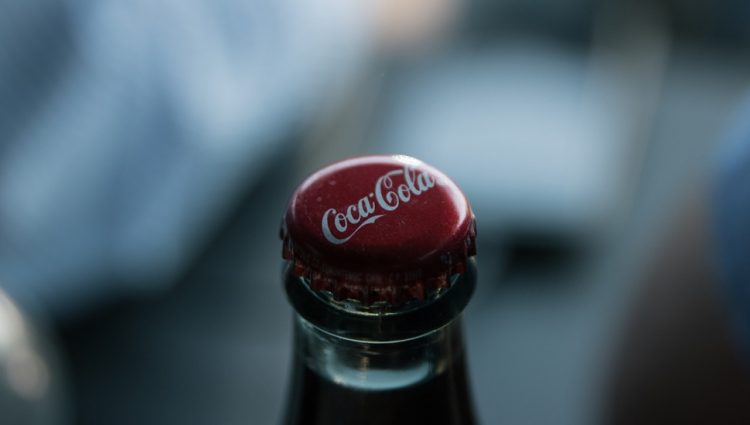POPUŠTANJE MERA UTICALO NA POSLOVANJE AMERIČKOG GIGANTA Coca-Cola posle pada dobiti beleži poboljšanje
