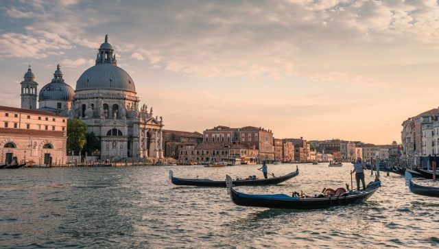 Venecija raspisala konkurs za izmeštanje kruzera izvan gradske lagune