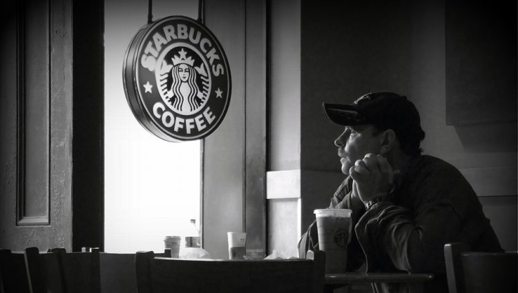 Starbucks zatvara radnje u SAD iz bezbednosnih razloga