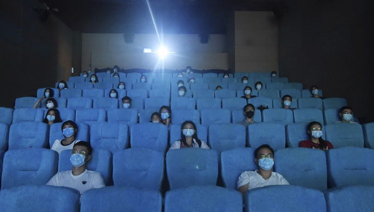 PONOVO RADE BIOSKOPI U KINI, POSLE POLA GODINE Obavezno nošenje maski tokom projekcije filmova