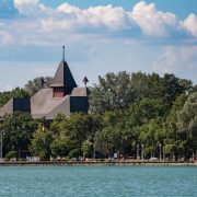 Palić čeka nove mere zaštite, dok u zaštićenoj celini nestaju stari objekti