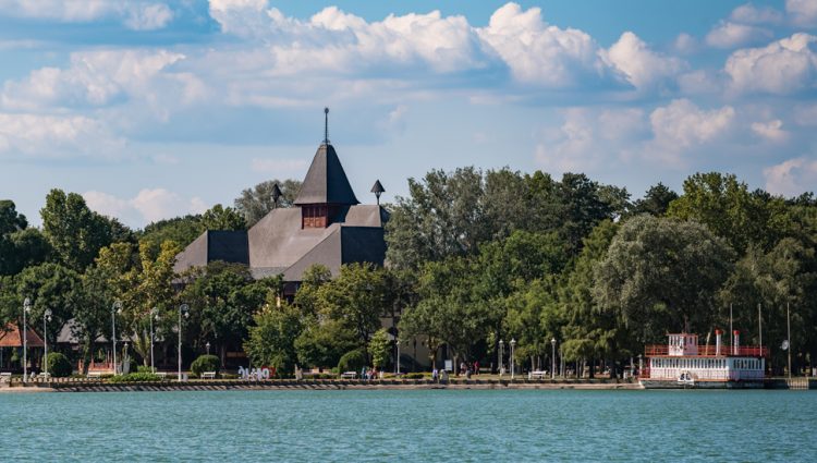 Palić čeka nove mere zaštite, dok u zaštićenoj celini nestaju stari objekti