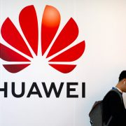 Bajdenov tim razmatra zabranu poslovanja kompanije Huawei sa dobavljačima iz SAD