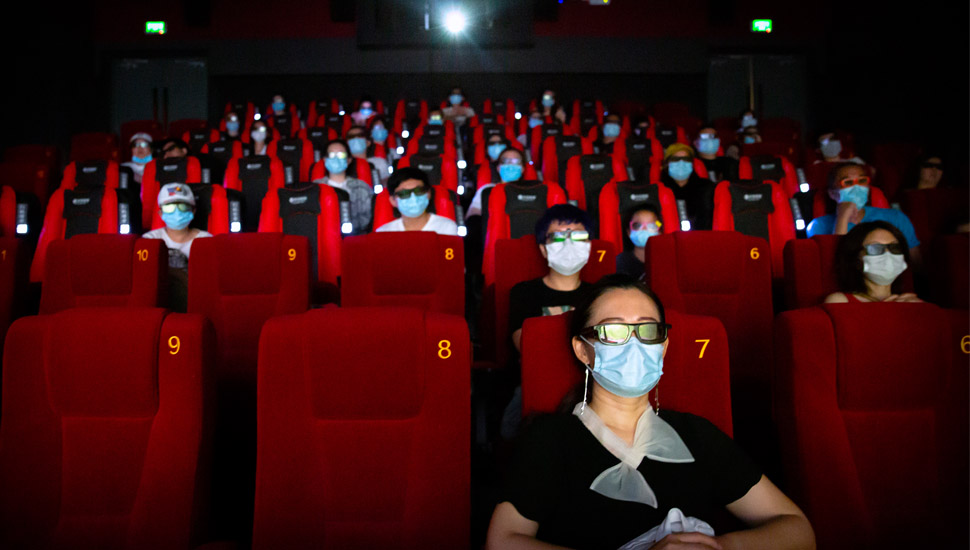 Bioskop i zaštitne maske, publika