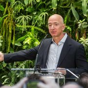 OSNIVAČ AMAZONA NAJBOGATIJA OSOBA U ISTORIJI Džef Bezos blizu rekordnih 200 milijardi dolara imovine