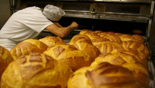Hleb u Crnoj Gori koštaće 80 centi, jaja skuplja 25 odsto