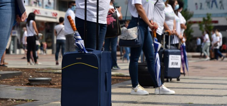 TURISTIČKE AGENCIJE NASTAVLJAJU SA RADOM Uskoro polise, postojaće dva modela osiguranja, najavio Ljajić