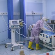 NA RESPIRATORIMA ČAK 353 PACIJENTA U Srbiji koronom zaraženo još 5.120 osoba, preminulo 47