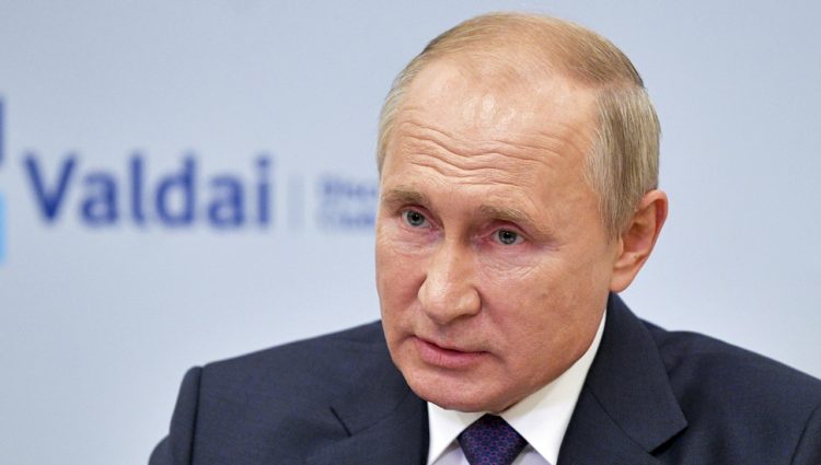 MOSKVA NE ISKLJUČUJE DALJA SMANJENJA PROIZVODNJE NAFTE Pratićemo ponašanje tržišta, rekao Putin