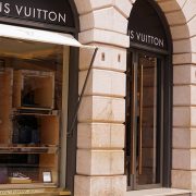 Kompanija Louis Vuitton optužena da je prikupljala biometrijske podatke kupaca