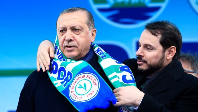 BURA U TURSKIM FINANSIJAMA Posle smene guvernera ostavku dao i ministar finansija, Erdoganov zet