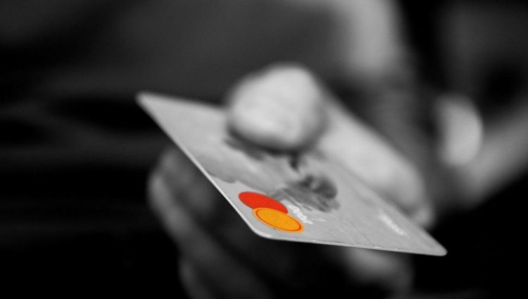 GRAĐANI SRBIJE SVE VIŠE KORISTE PLATNE KARTICE Kupci žele mogućnost bezgotovinskog plaćanja na pijacama