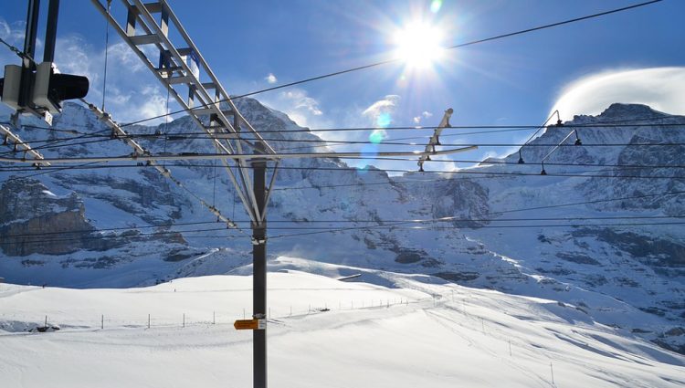 Malo skijaša na stazama u poznatim zimskim centrima