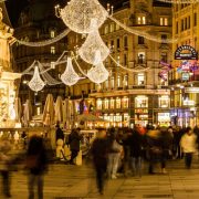 Bečlije za praznike u proseku kupe sedam poklona i potroše 290 evra