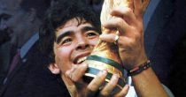 Maradona-Mundial_86_con_la_copa