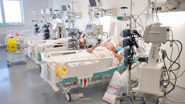 NE JENJAVA KORONA U SRBIJI Zaraženo još 3.888 osoba, preminula 52 pacijenta