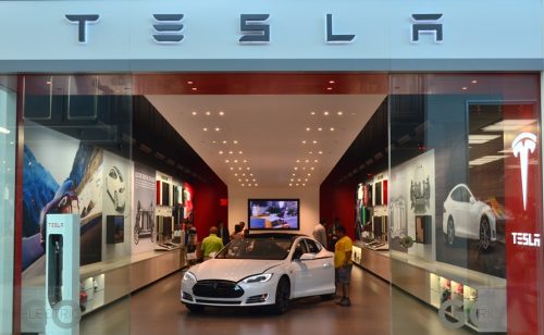 Tesla razvija novi jeftiniji električni automobil