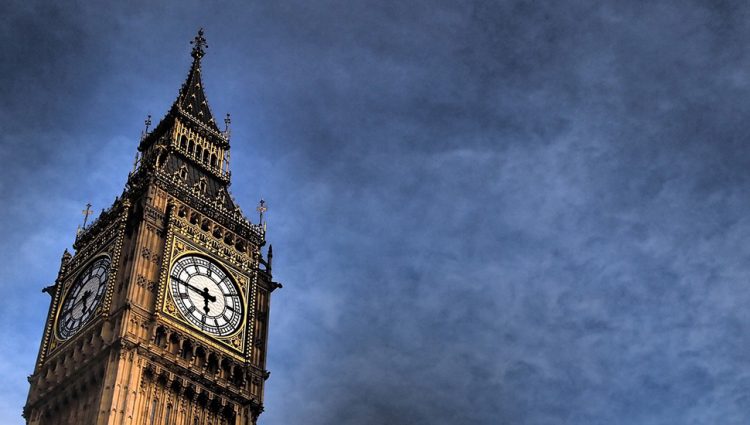 London razmatra povećanje poreza za popunu budžetske praznine