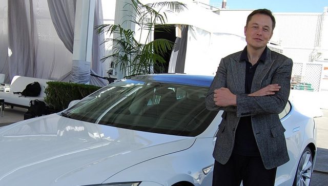 Prvi čovek kompanije Tesla traži povratak u kancelarije